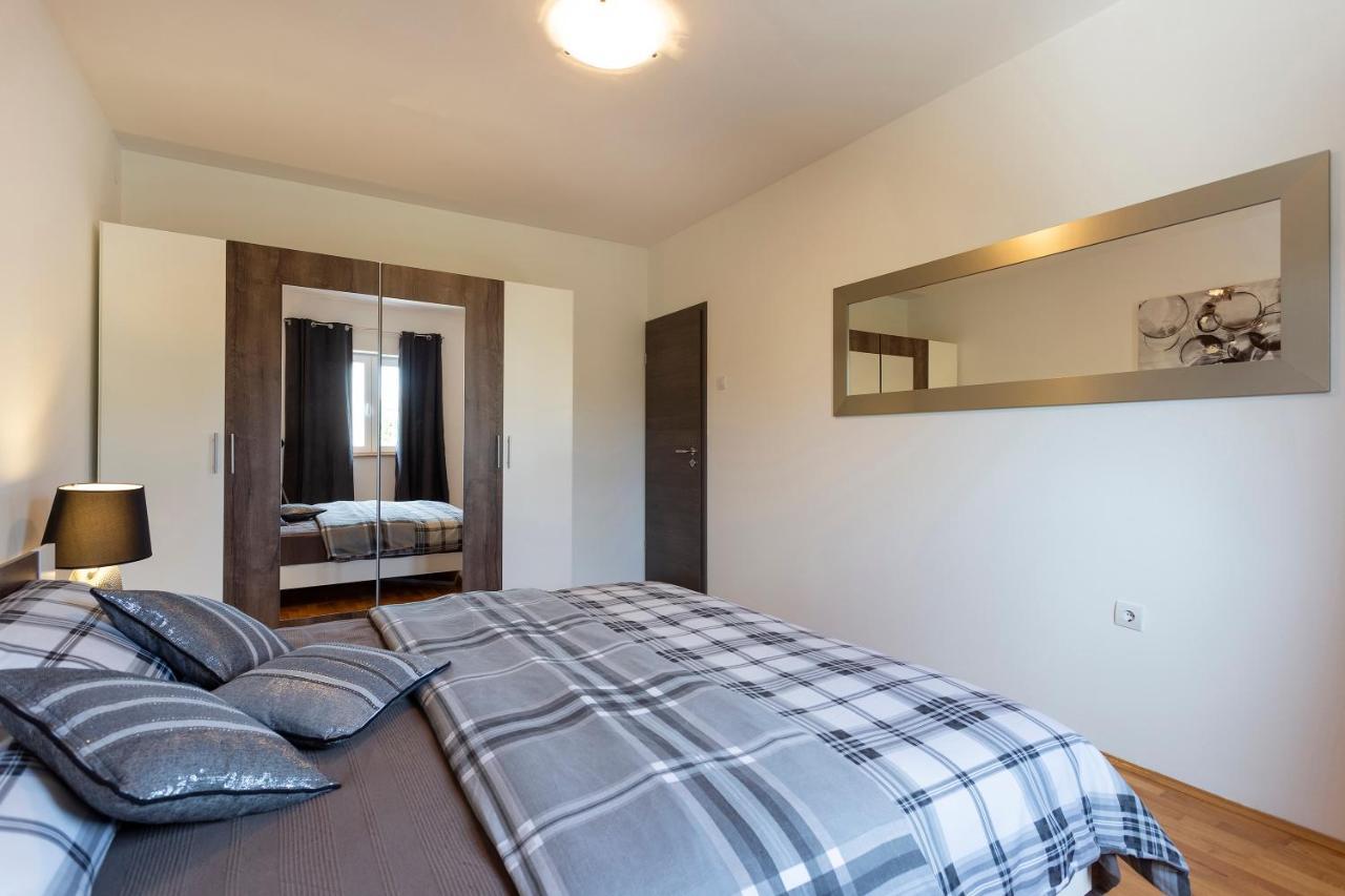 Apartmani Karoca 3 بولا المظهر الخارجي الصورة